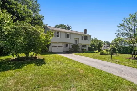 27 Nick Ln, Maynard, MA 01754 photo 2