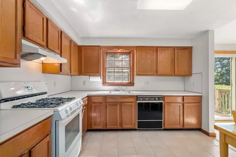 27 Nick Ln, Maynard, MA 01754 photo 10