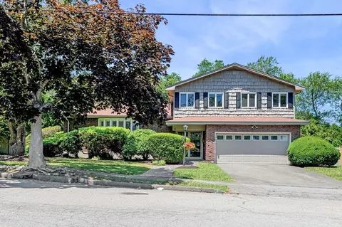 24 Gerald Rd, Marblehead, MA 01945 photo 2