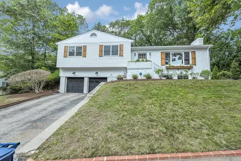 69 Hackensack, Chestnut Hill, MA 02467