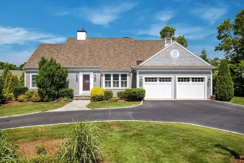 101 Pheasant Hill Cir, Cotuit, MA 02635