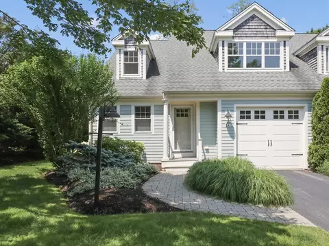21 Pine St #1A, Falmouth, MA 02556