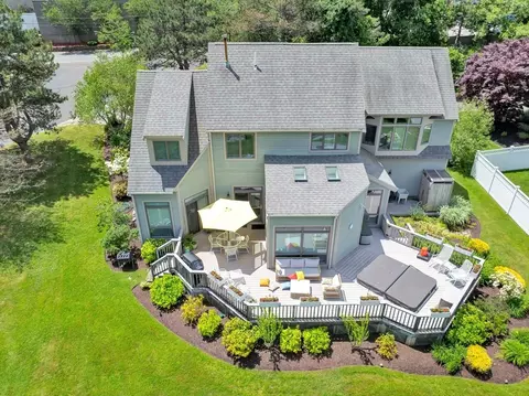 8 Barn Ln, Gloucester, MA 01930 photo 3