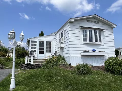 10 Fourth Ave, Westfield, MA 01085
