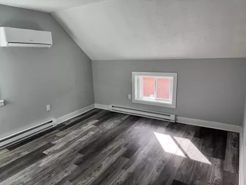 Bedroom - 94 Massasoit Rd, Worcester, MA 01604 photo 2 of 2