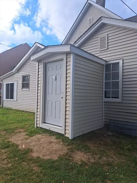 Exterior - 94 Massasoit Rd, Worcester, MA 01604 photo 10 of 11