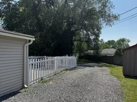 Exterior - 94 Massasoit Rd, Worcester, MA 01604 photo 4 of 11