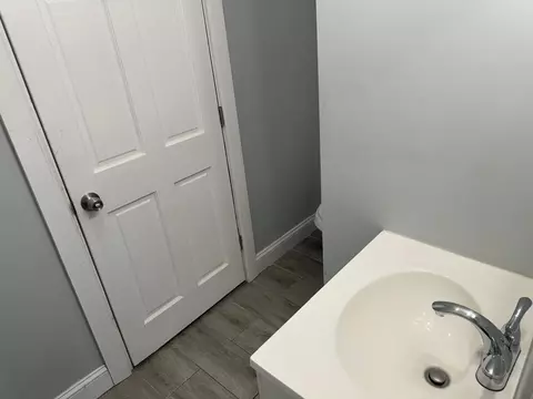 Bath - 94 Massasoit Rd, Worcester, MA 01604 photo 1 of 2
