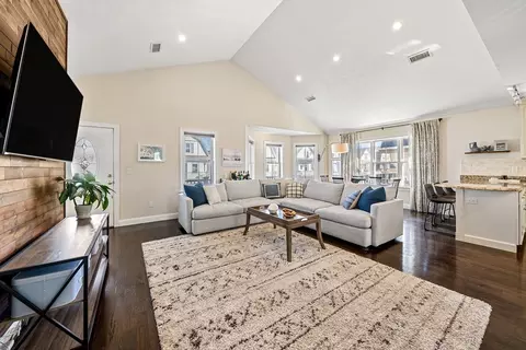 61 St Andrew Rd #2, Boston, MA 02128