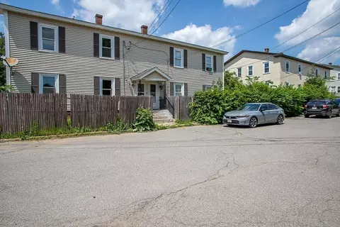 7 Cedar St, Barre, MA 01005