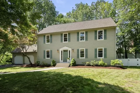100 Avery Heights Dr, Holden, MA 01520