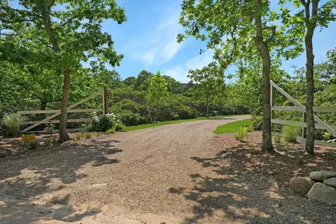 27 Watcha Path, Edgartown, MA 02539 photo 2