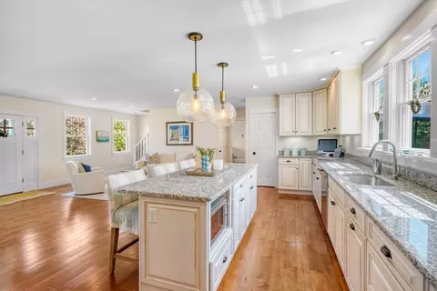 27 Watcha Path, Edgartown, MA 02539 photo 10