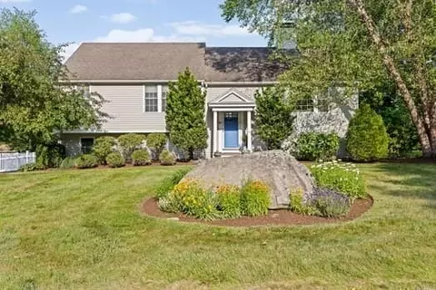 28 Christopher Ln, Scituate, MA 02066