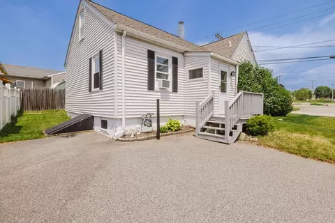 103 Alden Pl, Somerset, MA 02725 photo 4