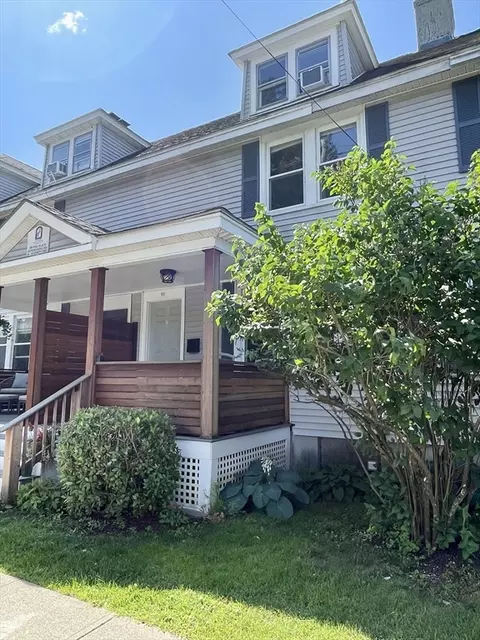 98 Everett St #98, Easthampton, MA 01027
