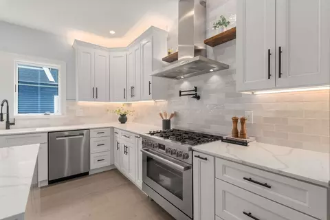 65 Pine St, Dedham, MA 02026 photo 3
