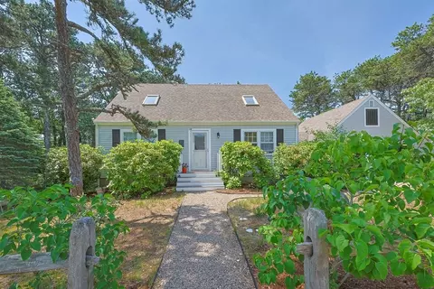 20 Freeman Ave, Wellfleet, MA 02667