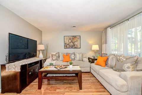 Living - 45 Pilgrim Cir #45, Methuen, MA 01844 photo 2 of 3