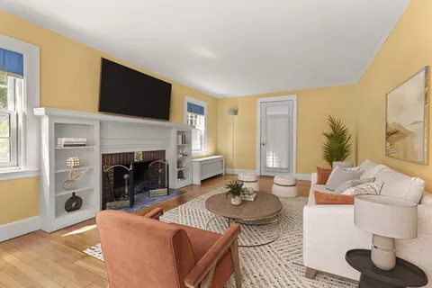 4 Grand St, Reading, MA 01867 photo 6