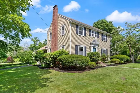 4 Grand St, Reading, MA 01867 photo 3