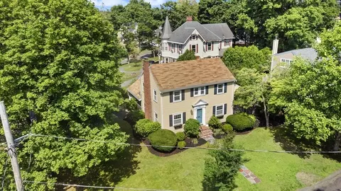4 Grand St, Reading, MA 01867