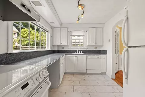 4 Grand St, Reading, MA 01867 photo 12