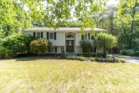196 Bluejay Ln, Taunton, MA 02718
