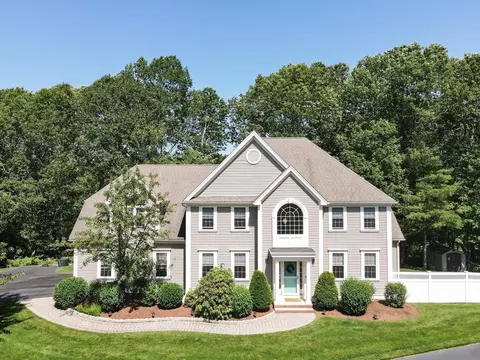 55 Preservation Ln, Holden, MA 01520