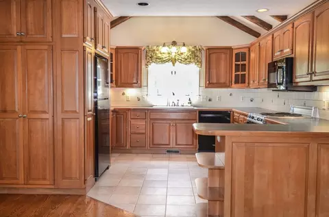 24 Priest Rd, Berlin, MA 01503 photo 6