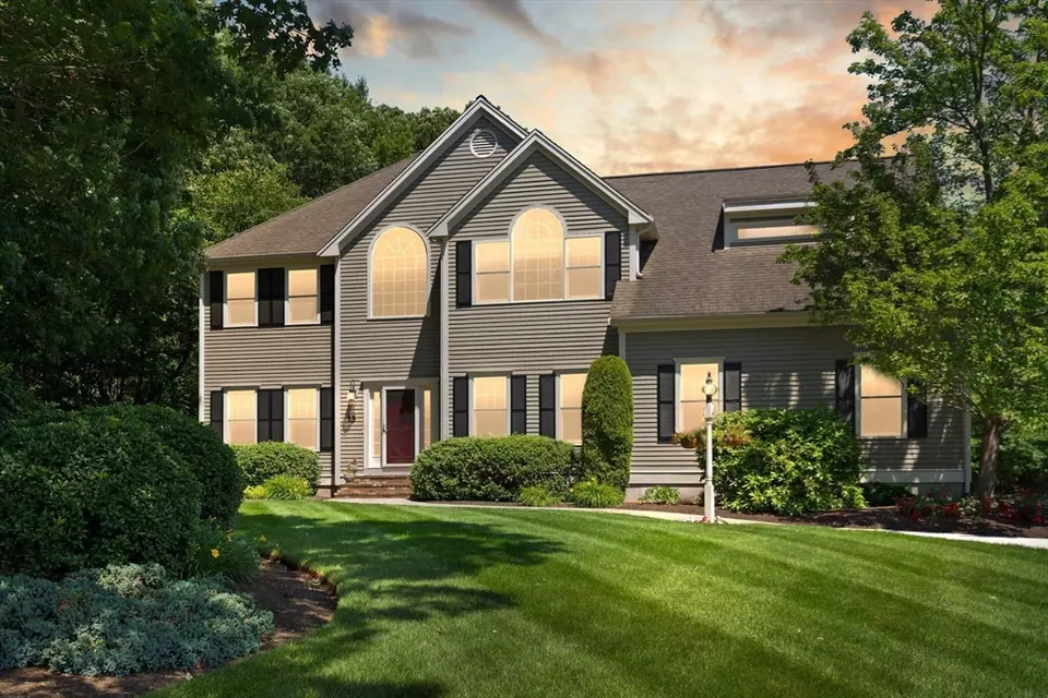 15 Aspen Hollow Dr Easton MA 02356 28 Photos Movoto