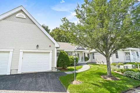 301 Diane Cir #301, Groveland, MA 01834