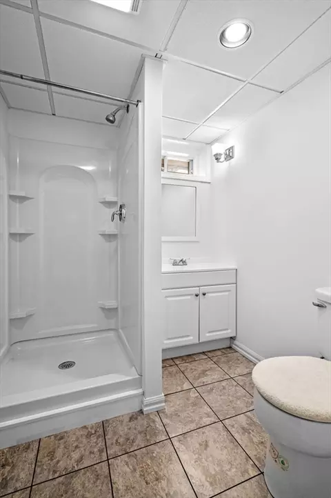 Bath - 26 Harvest Rd, Reading, MA 01867 photo 6 of 6