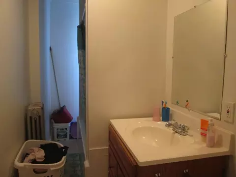 Bath - 430 Plainfield St, Springfield, MA 01107 photo 2 of 5