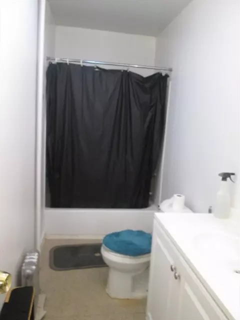 Bath - 430 Plainfield St, Springfield, MA 01107 photo 5 of 5