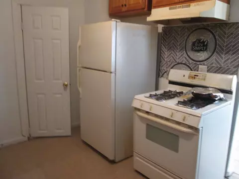 Kitchen - 430 Plainfield St, Springfield, MA 01107 photo 4 of 4