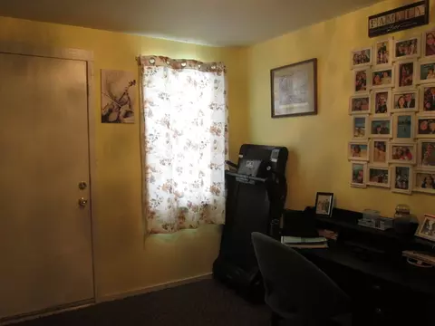 Entry Way - 430 Plainfield St, Springfield, MA 01107 photo 3 of 4