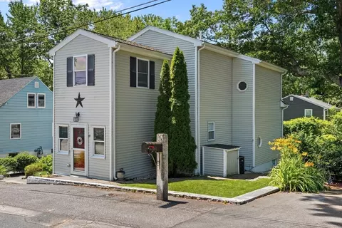 45 Maplewood Ave, Tyngsborough, MA 01879