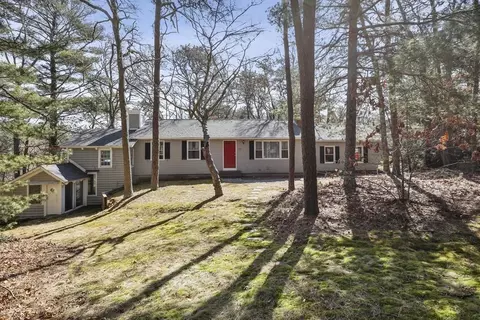 24 Little John Rd, Falmouth, MA 02536