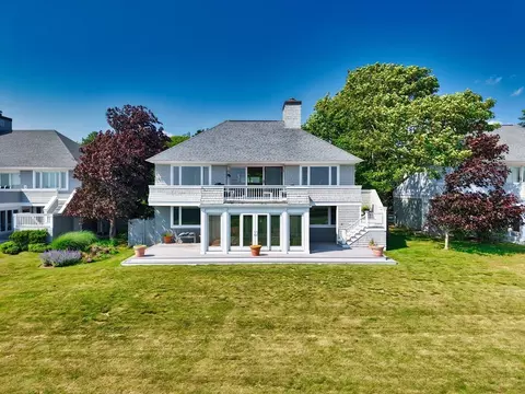 26 N Shore Dr #7, Dartmouth, MA 02748