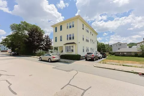 64 Chilmark St, Worcester, MA 01604