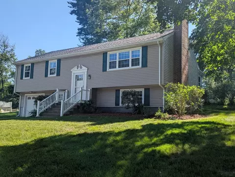 6 Clearview Dr, Milford, MA 01757