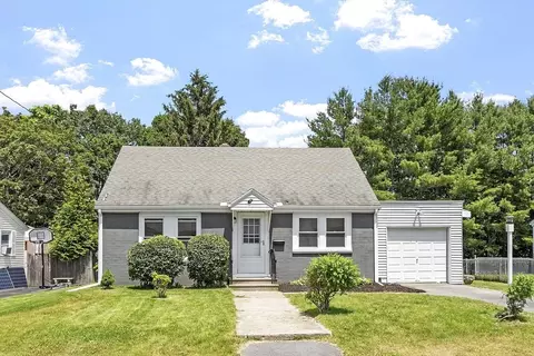 47 Hillside Ave, Webster, MA 01570