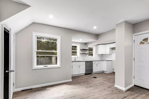 Entry Way - 3 Aspen Ct, Ware, MA 01082 photo 5 of 10