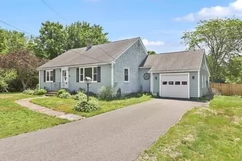 61 E Longmeadow Rd, Hampden, MA 01036