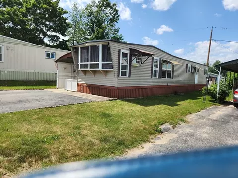 556 Central St #4, Leominster, MA 01453