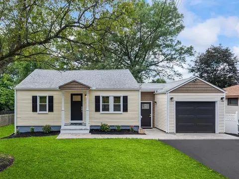 77 Holden St, Shrewsbury, MA 01545