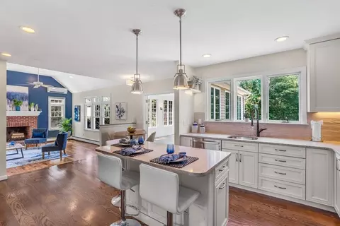 12 Saddle Hill Dr, Northborough, MA 01532
