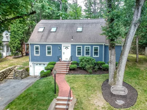 145 Pond Brook Rd, Chestnut Hill, MA 02467
