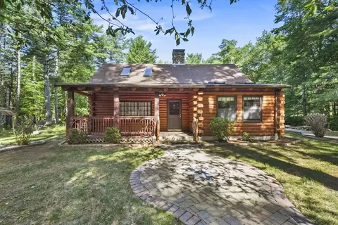 135 Pine St, Rochester, MA 02770